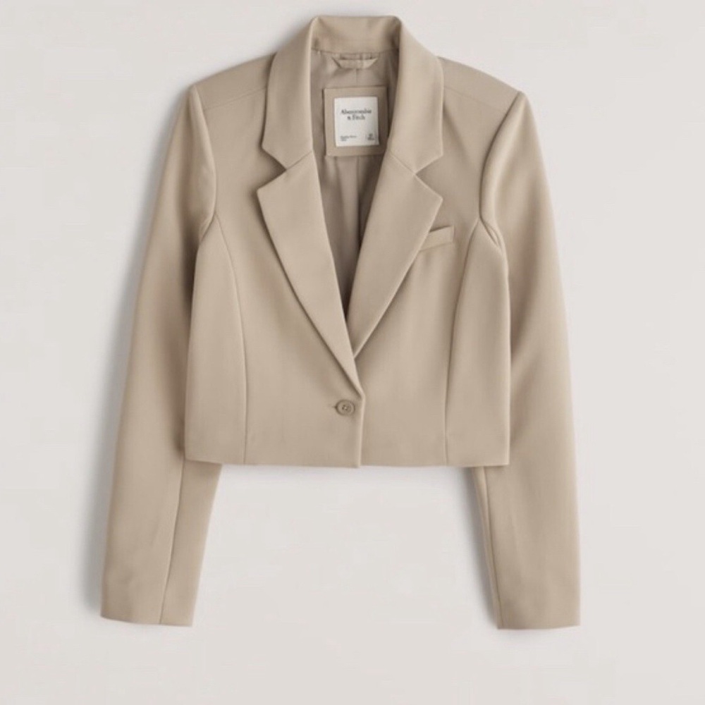Abercrombie & Fitch Cropped Blazer
